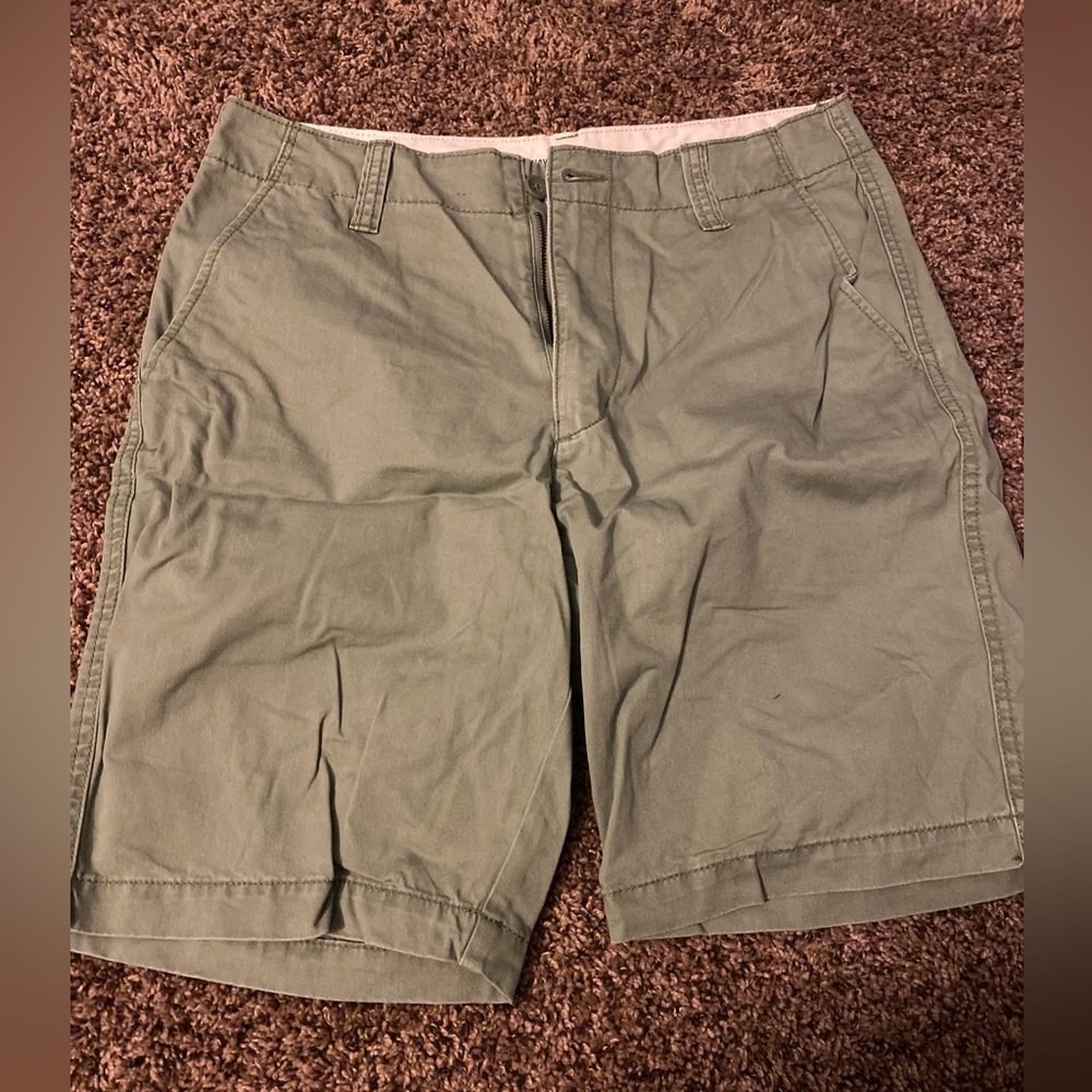Mens Old Navy lived in straight shorts size 32